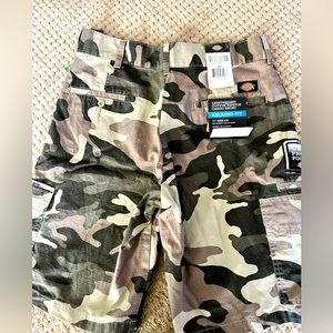 Dickies Cargo Camo shorts
